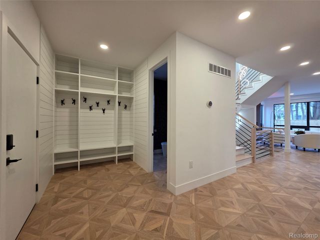 1833 N Washington Avenue, Royal Oak, MI 48073