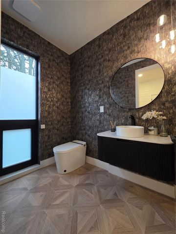 1833 N Washington Avenue, Royal Oak, MI 48073