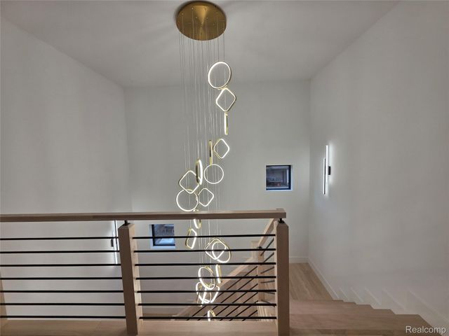 1833 N Washington Avenue, Royal Oak, MI 48073