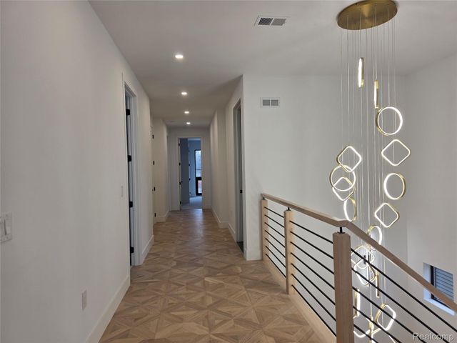 1833 N Washington Avenue, Royal Oak, MI 48073