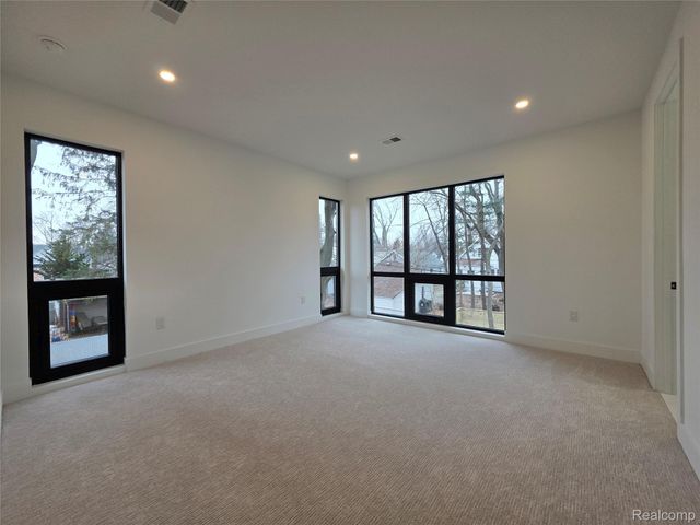 1833 N Washington Avenue, Royal Oak, MI 48073