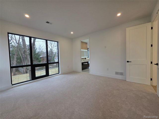 1833 N Washington Avenue, Royal Oak, MI 48073