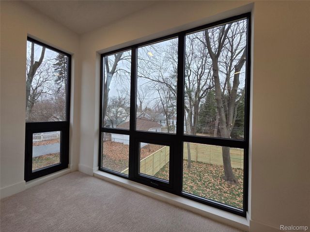 1833 N Washington Avenue, Royal Oak, MI 48073