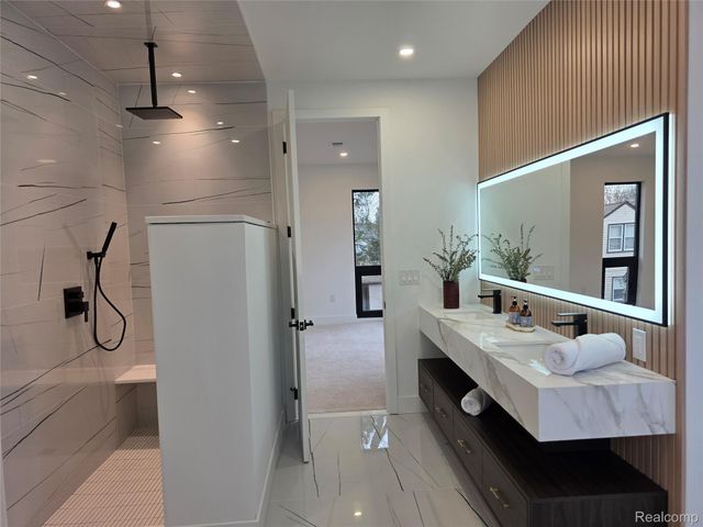 1833 N Washington Avenue, Royal Oak, MI 48073