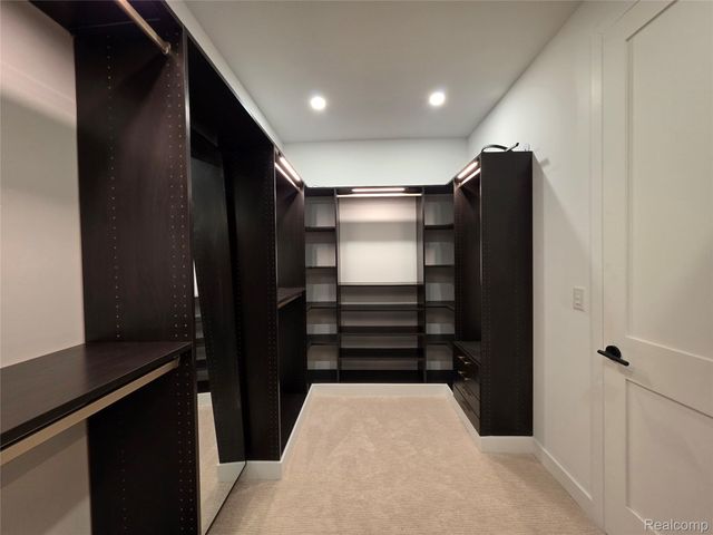 1833 N Washington Avenue, Royal Oak, MI 48073