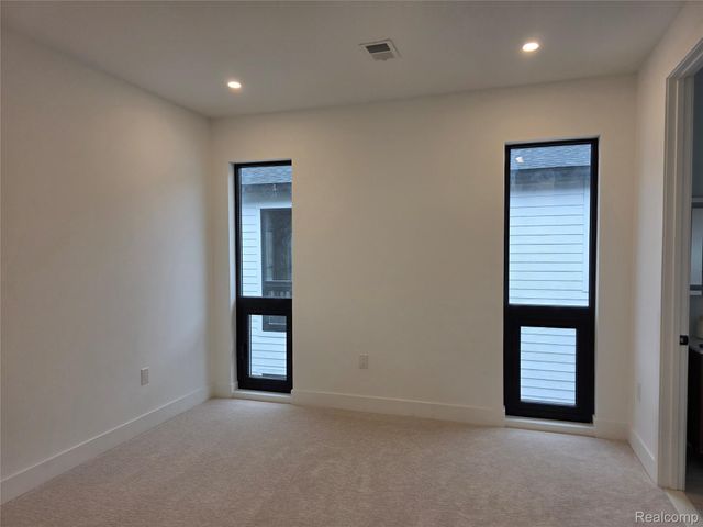 1833 N Washington Avenue, Royal Oak, MI 48073