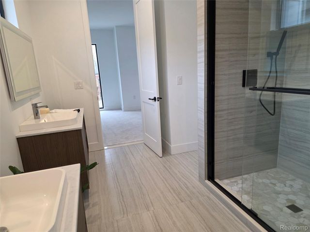 1833 N Washington Avenue, Royal Oak, MI 48073