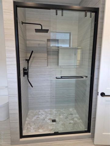 1833 N Washington Avenue, Royal Oak, MI 48073