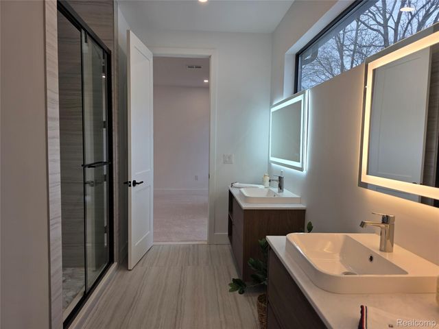 1833 N Washington Avenue, Royal Oak, MI 48073