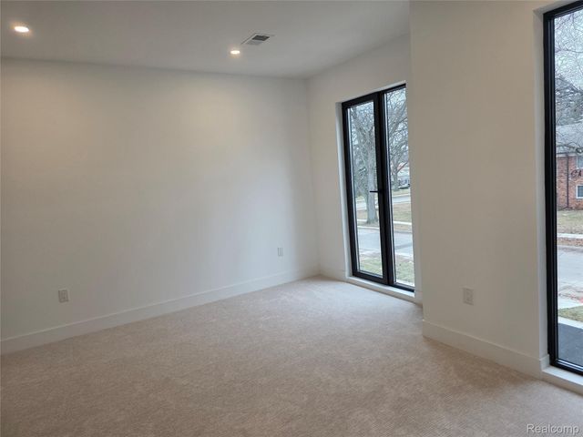 1833 N Washington Avenue, Royal Oak, MI 48073