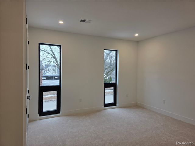 1833 N Washington Avenue, Royal Oak, MI 48073