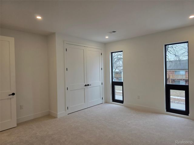 1833 N Washington Avenue, Royal Oak, MI 48073