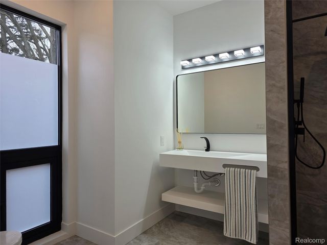 1833 N Washington Avenue, Royal Oak, MI 48073