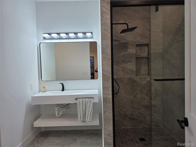 1833 N Washington Avenue, Royal Oak, MI 48073