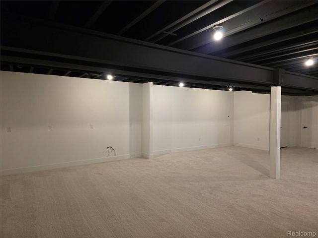 1833 N Washington Avenue, Royal Oak, MI 48073