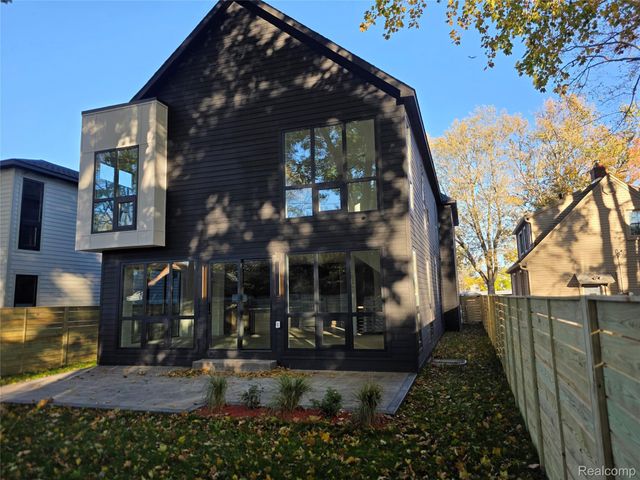 1833 N Washington Avenue, Royal Oak, MI 48073