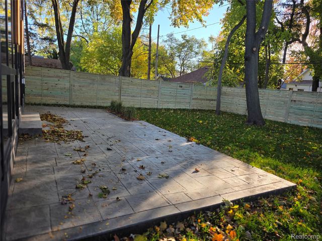 1833 N Washington Avenue, Royal Oak, MI 48073