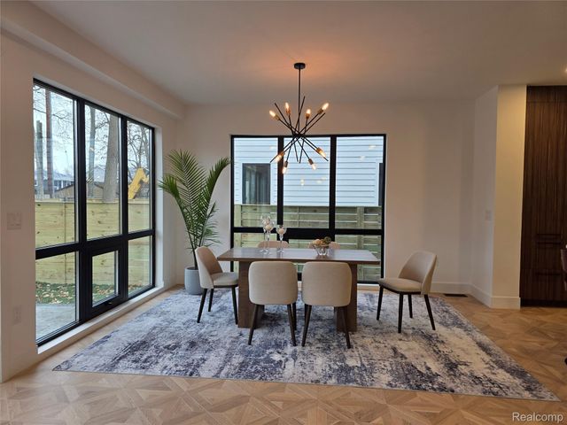 1833 N Washington Avenue, Royal Oak, MI 48073