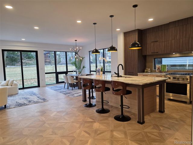 1833 N Washington Avenue, Royal Oak, MI 48073