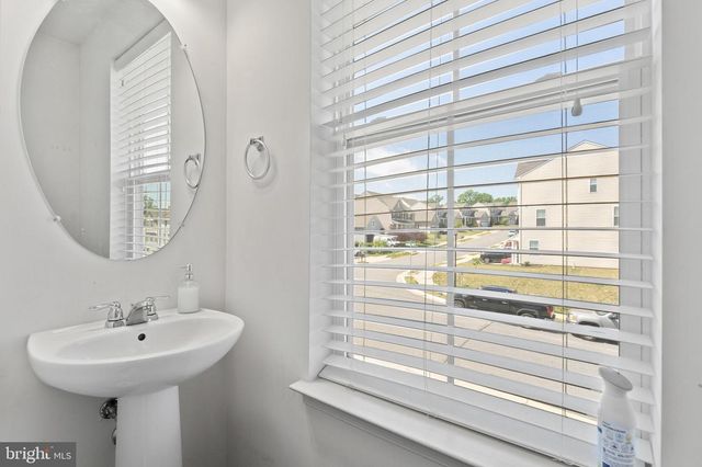 1418 HUDGINS FARM CIR, Fredericksburg, VA 22408