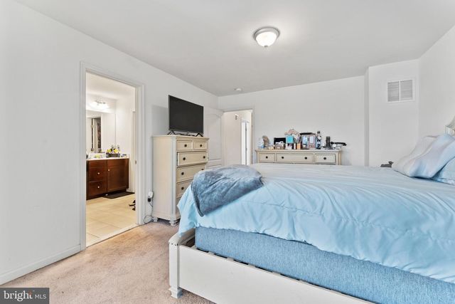 1418 HUDGINS FARM CIR, Fredericksburg, VA 22408