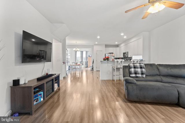 1418 HUDGINS FARM CIR, Fredericksburg, VA 22408