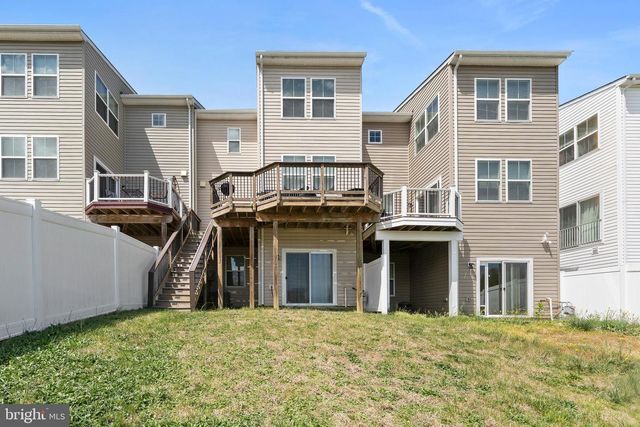 1418 HUDGINS FARM CIR, Fredericksburg, VA 22408