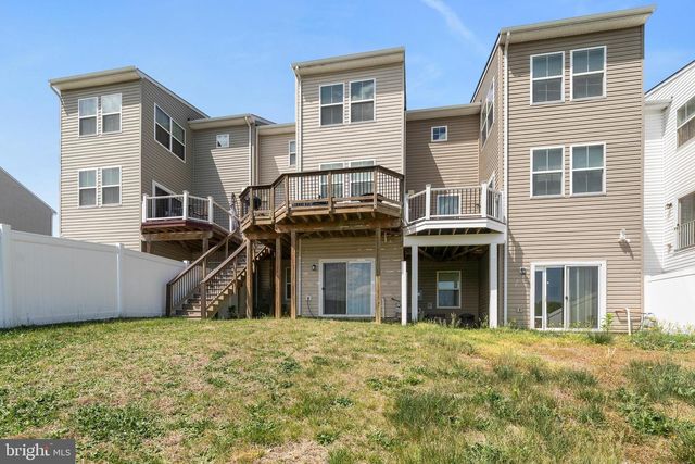 1418 HUDGINS FARM CIR, Fredericksburg, VA 22408