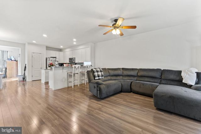 1418 HUDGINS FARM CIR, Fredericksburg, VA 22408