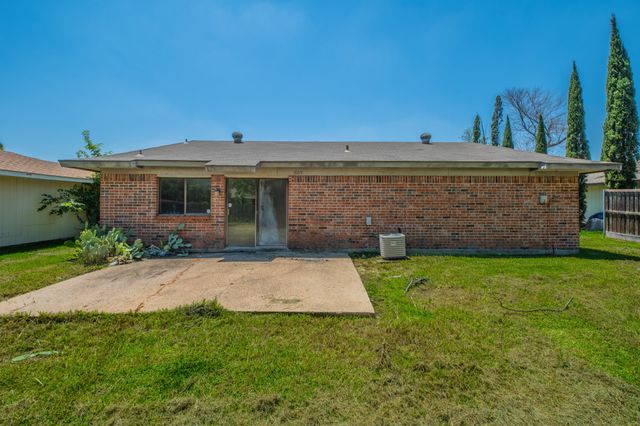 1605 Whiteoak Drive, Garland, TX 75040