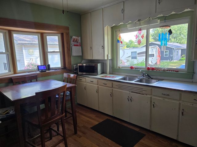 1271 S Dye Road, Flint, MI 48532