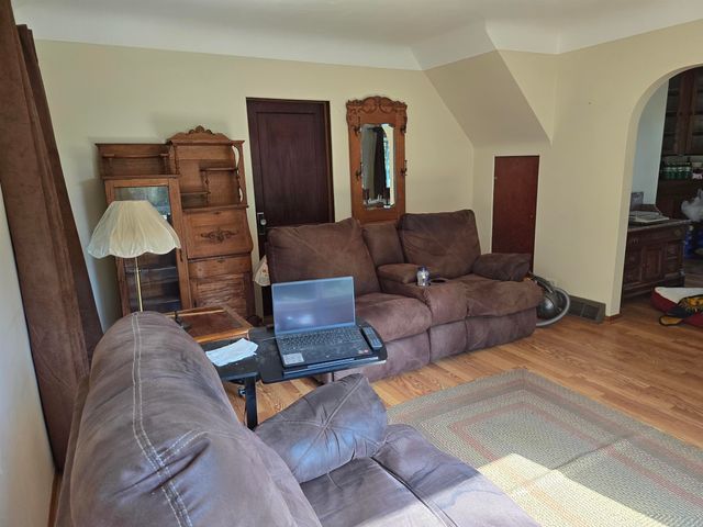1271 S Dye Road, Flint, MI 48532