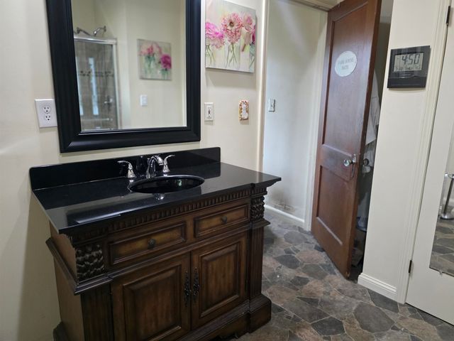 1271 S Dye Road, Flint, MI 48532