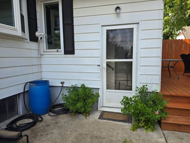 1271 S Dye Road, Flint, MI 48532
