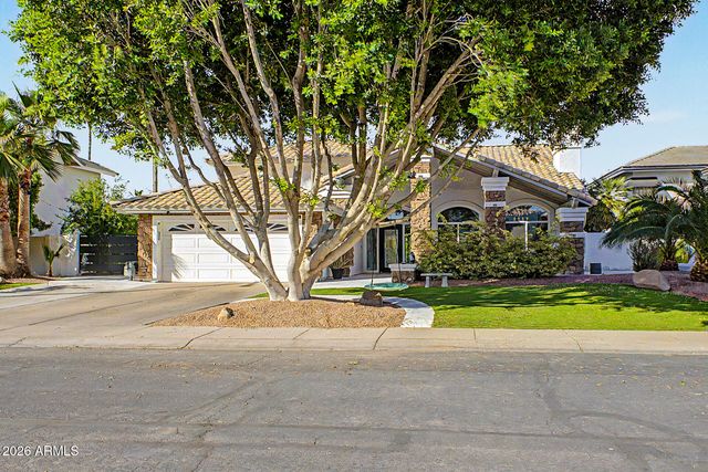 1734 E QUEEN PALM Drive, Gilbert, AZ 85234