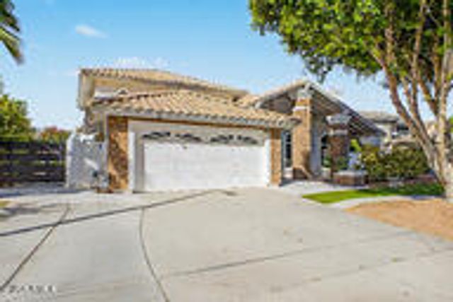 1734 E QUEEN PALM Drive, Gilbert, AZ 85234