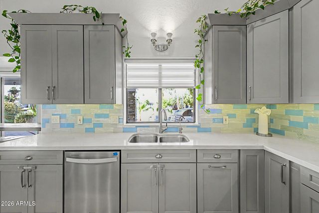 1734 E QUEEN PALM Drive, Gilbert, AZ 85234