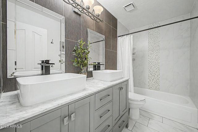 1734 E QUEEN PALM Drive, Gilbert, AZ 85234