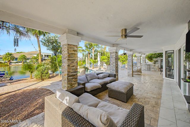 1734 E QUEEN PALM Drive, Gilbert, AZ 85234