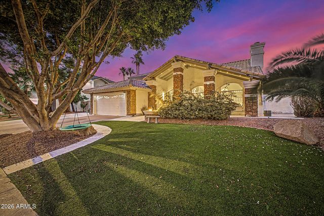 1734 E QUEEN PALM Drive, Gilbert, AZ 85234