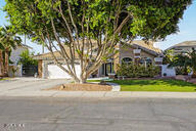 1734 E QUEEN PALM Drive, Gilbert, AZ 85234