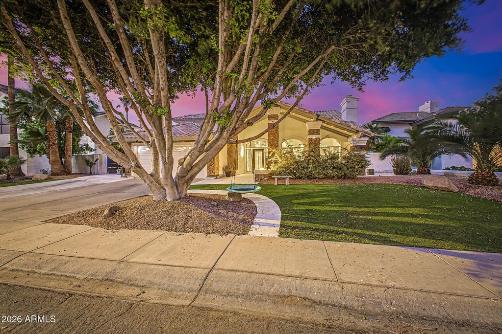 1734 E QUEEN PALM Drive, Gilbert, AZ 85234