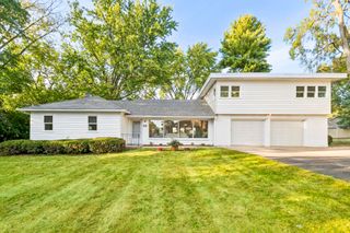 930 Jefferson Avenue, Elgin, IL 60120