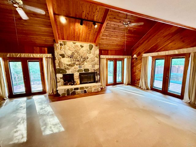 1825 N Miller Road, Saginaw, MI 48609