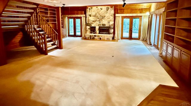 1825 N Miller Road, Saginaw, MI 48609