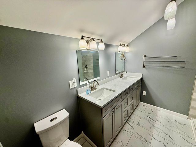1825 N Miller Road, Saginaw, MI 48609