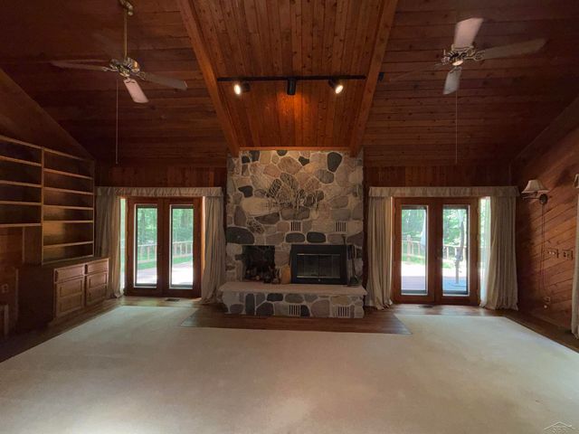 1825 N Miller Road, Saginaw, MI 48609