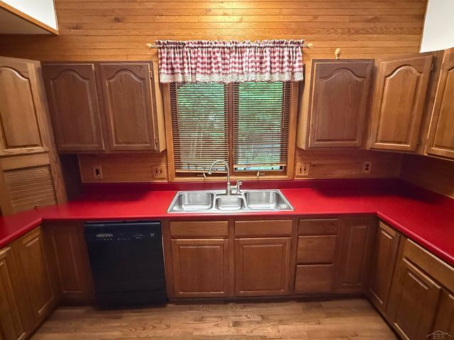 1825 N Miller Road, Saginaw, MI 48609