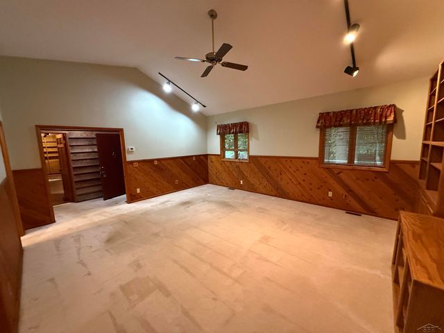 1825 N Miller Road, Saginaw, MI 48609