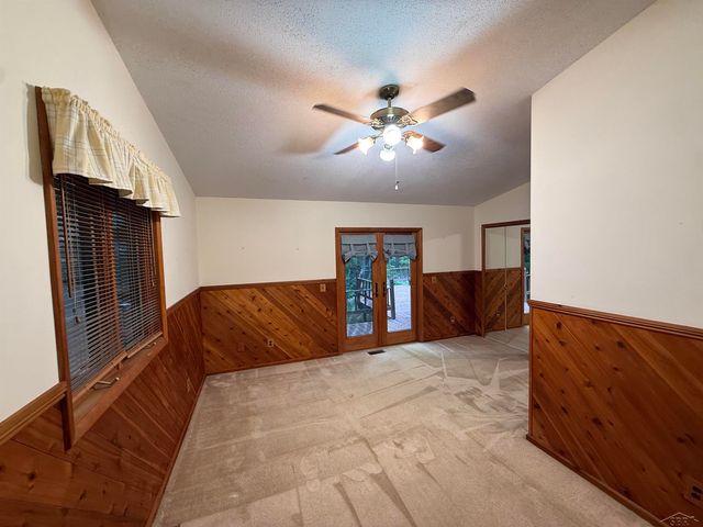 1825 N Miller Road, Saginaw, MI 48609